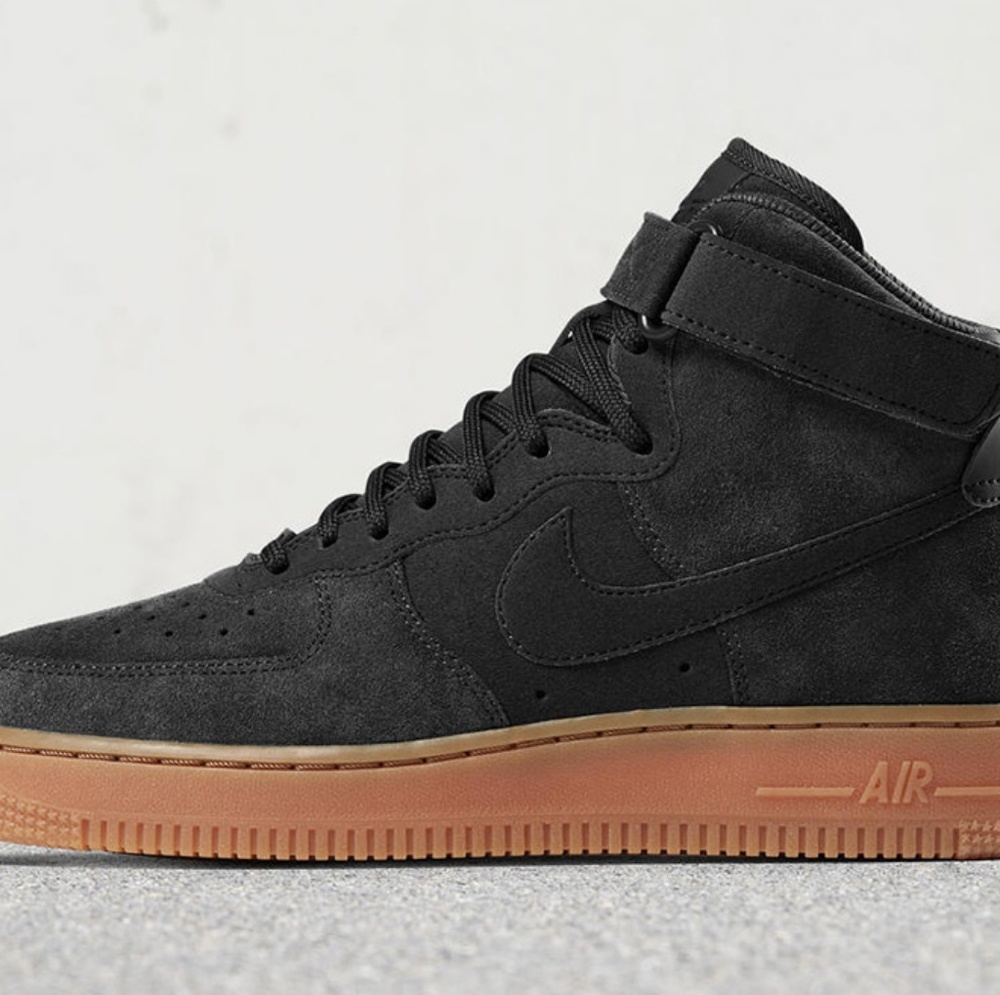 Air Force 1 Black High-Top Gum Sole